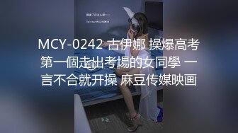 买窗帘的少妇哄了好久才愿意拍片，妆容画的真精致，艹她也特别卖力！